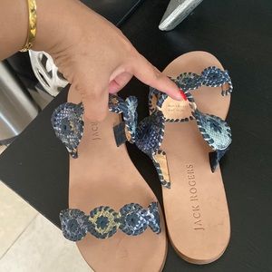 Flat sandals